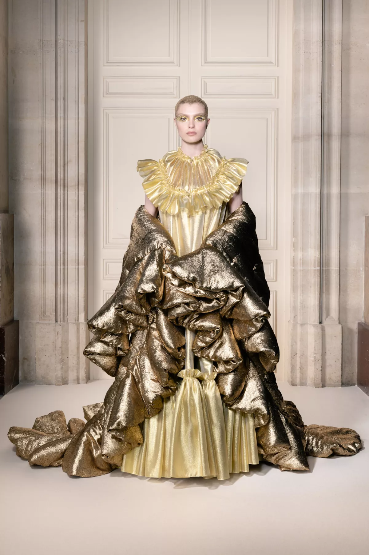 Viktor e Rolf HC PO F26 014.jpg