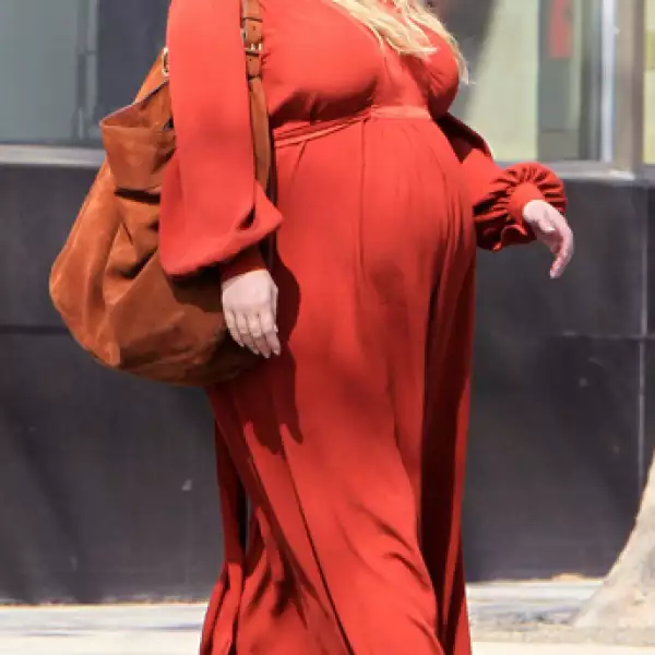 Sin importarle que estaba en sus últimos meses de embarazo Jessica Simpson fue duramente criticada por utilizar altas plataformas para pasear por las calles de Los Ángeles.