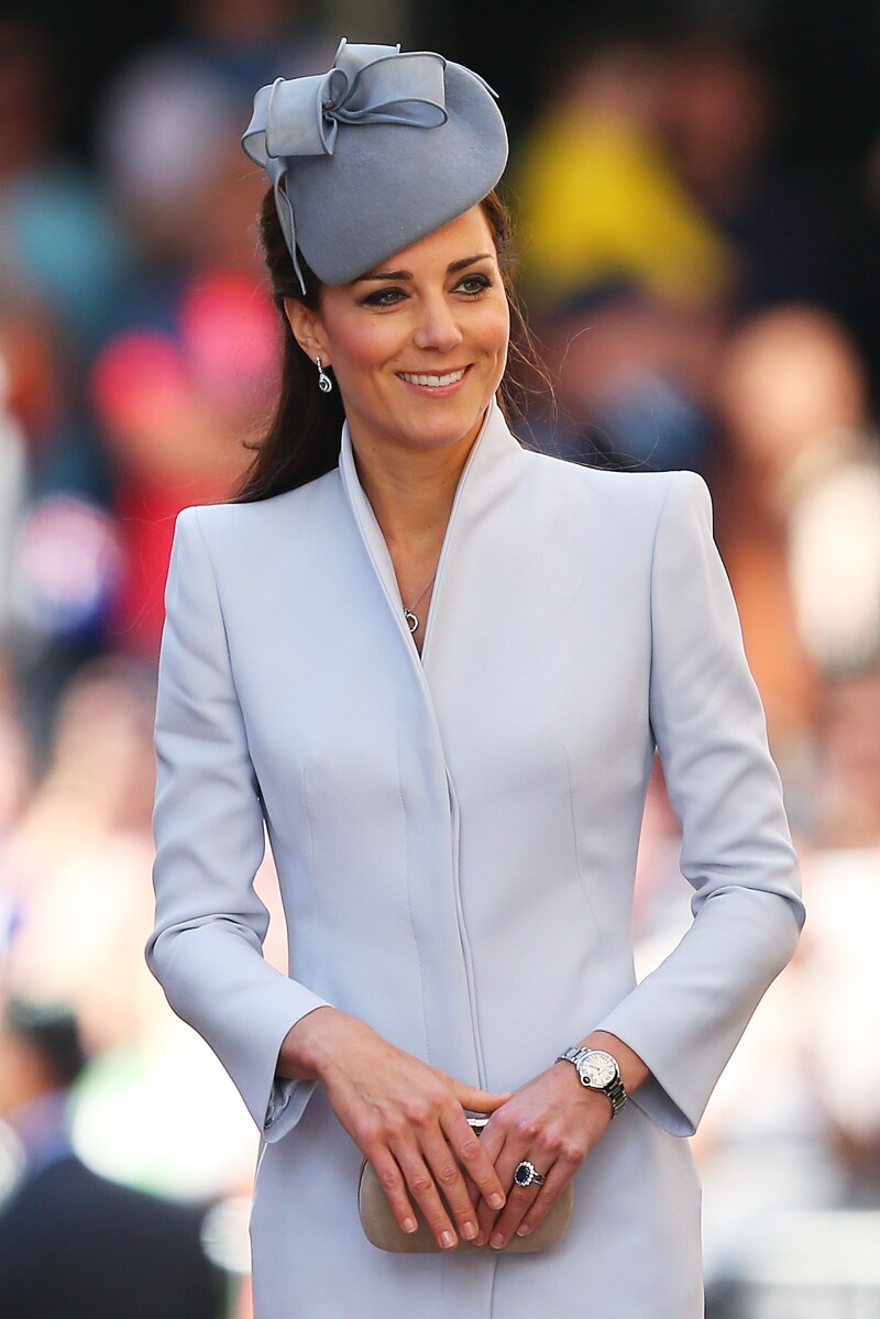 Kate Middleton con clutch en la mano
