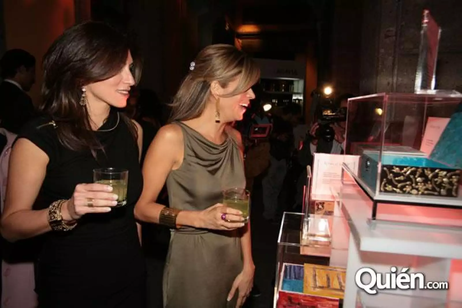 Cajas en subasta revive el arte