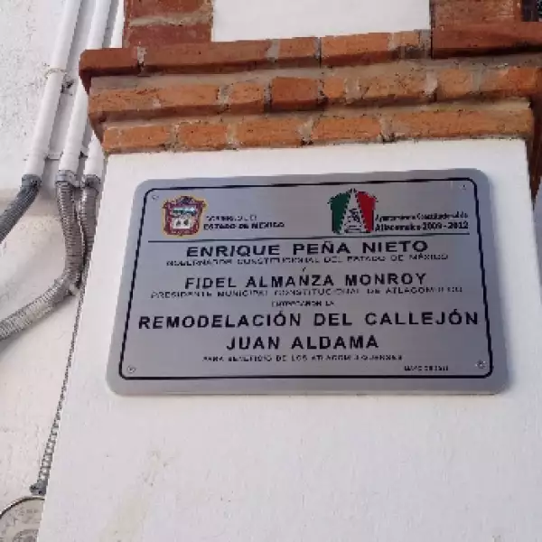 Placa, Enrique Peña 
