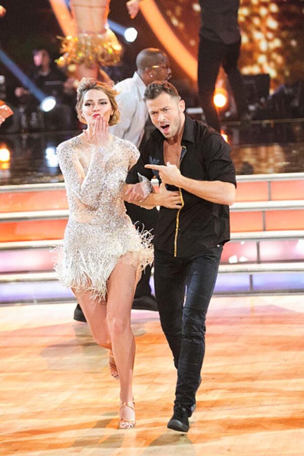 La actriz se encuentra participando en Dancing with the Stars.