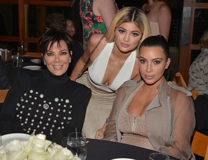 La momager presente en todos los eventos para apoyar a sus hijas.