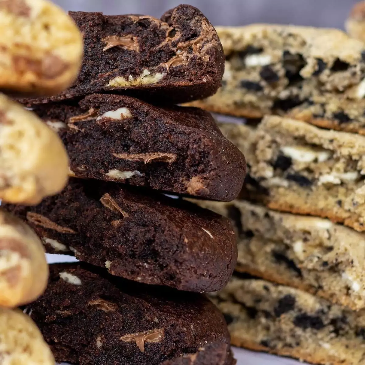 Espectaculares galletas estilo NYC de chocolate y cookies and cream.