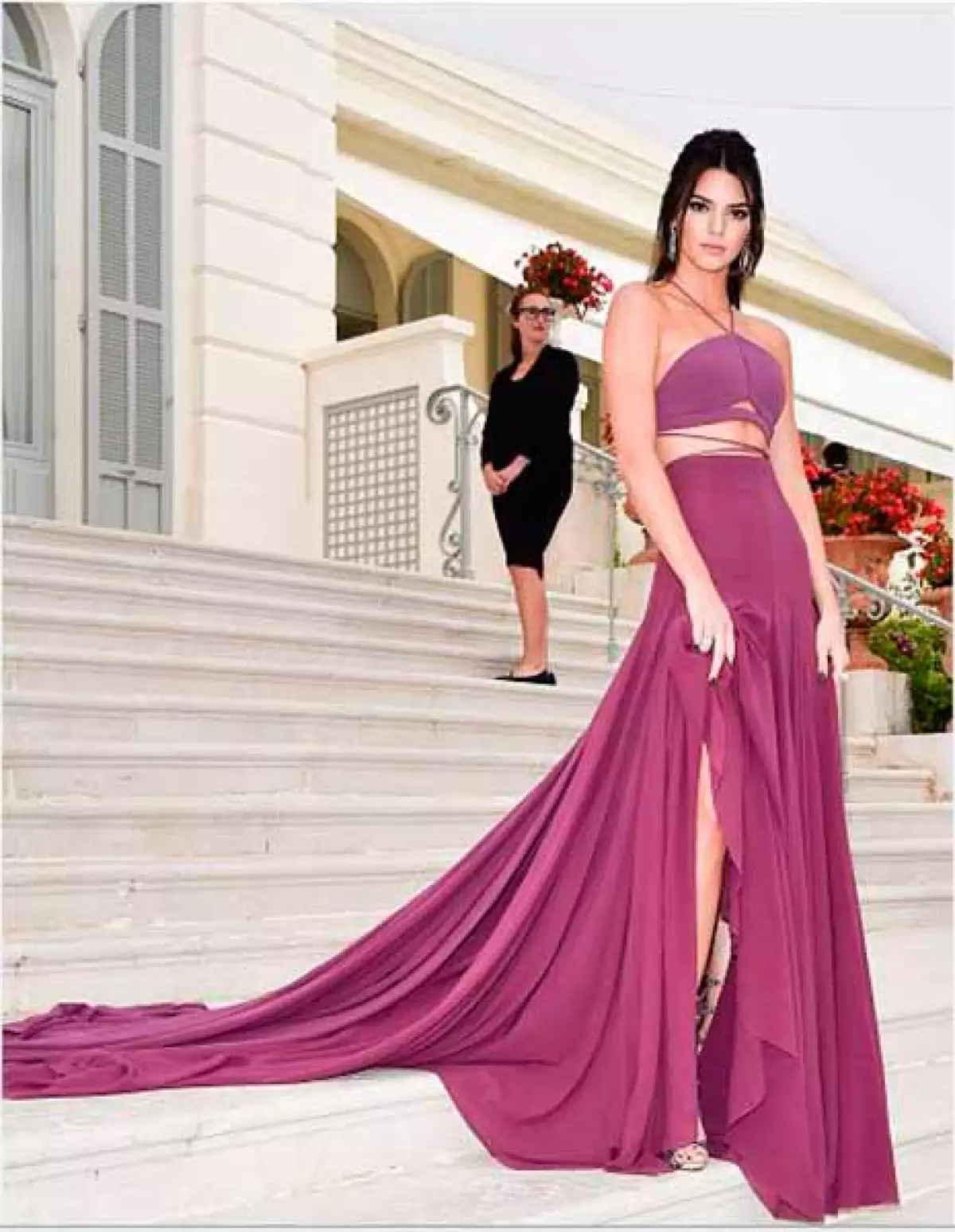 La top model puede estar en la cumbre de su carrera, pero algunos afirman que la mala fama de su familia le está cerrando muchas puertas en Hollywood.