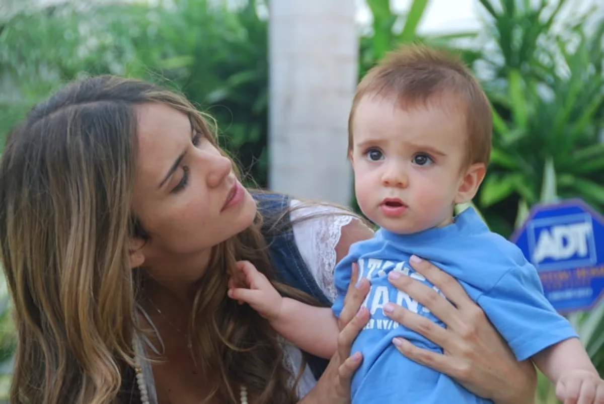 Karen y el pequeño Dante.