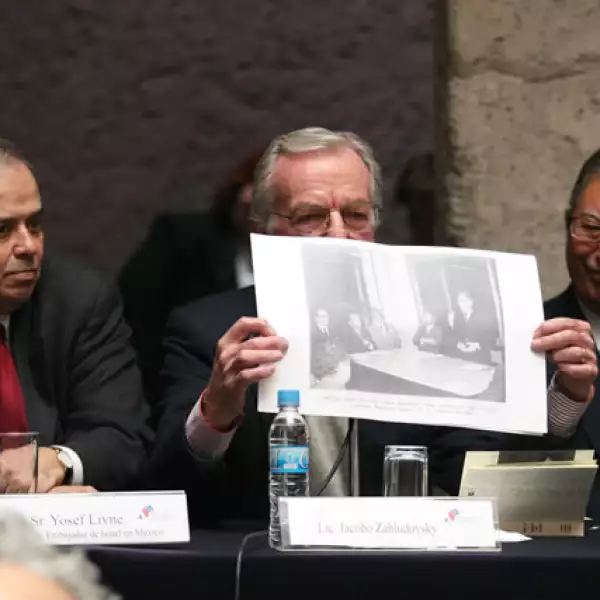 Homenaje a Jacobo Zabludovsky y Leon Davidoff.