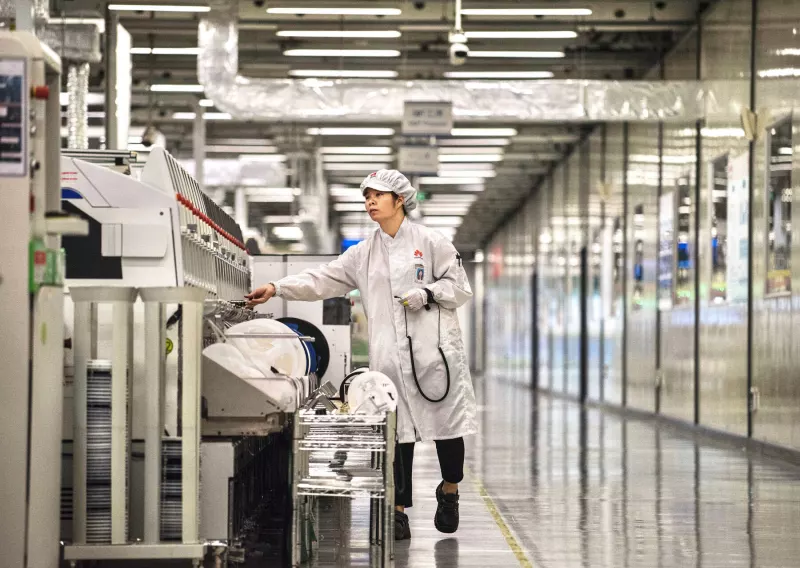 China 'recupera' a sus talentos: el plan que le da ventaja en la guerra tecnológica frente a Estados Unidos 
