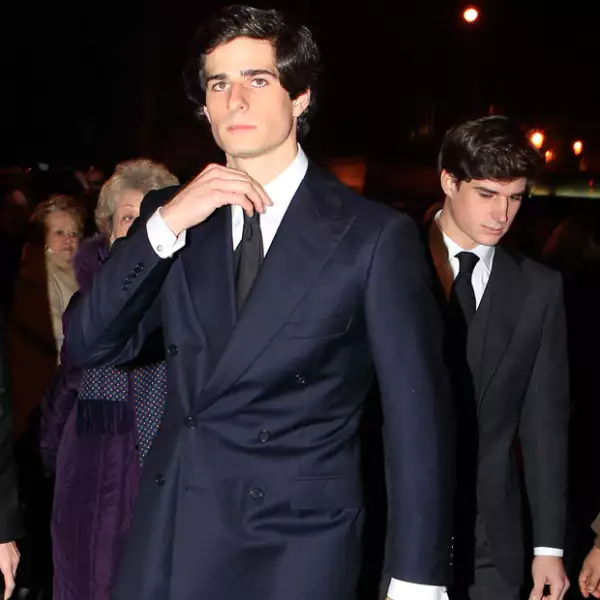 Pese a ser un hombre muy serio, las personas que lo conocen no hablan mas que buenas cosas sobre él.