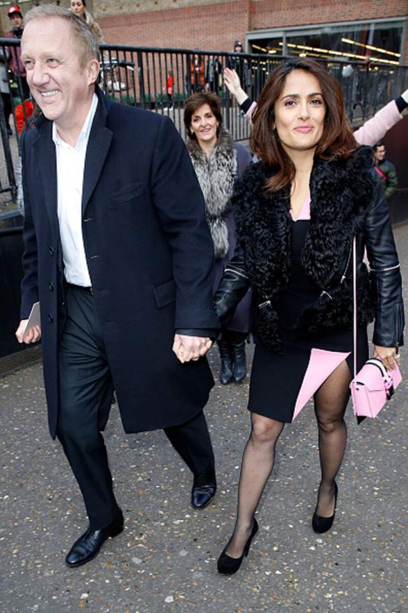 Como es costumbre, Salma llegó de la mano de su esposo, el francés François-Henri Pinault.