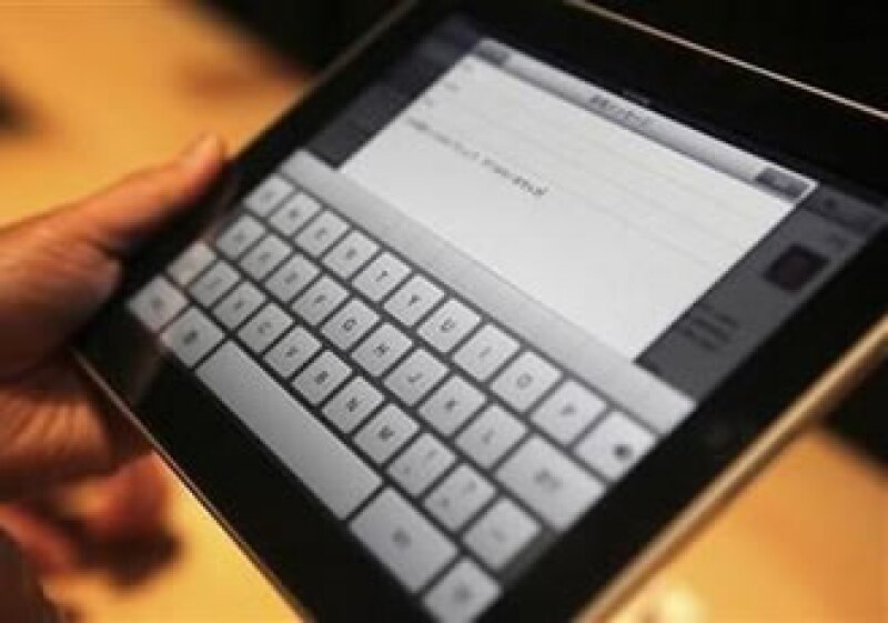 La incursión de la iPad al mercado puede permitirle a las editoriales fijar los precios de sus eBooks. (Foto: Reuters)