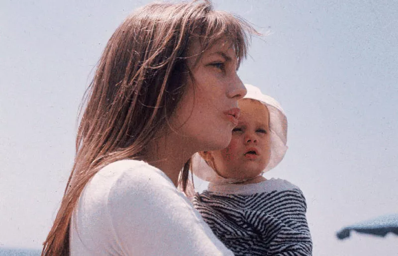 La edad perfecta para tener a tu primer hijo puede depender de muchos factores; sin embargo, tu cuerpo establece un rango de edad para permitirte ser madre primeriza y que no corras ningún riesgo.