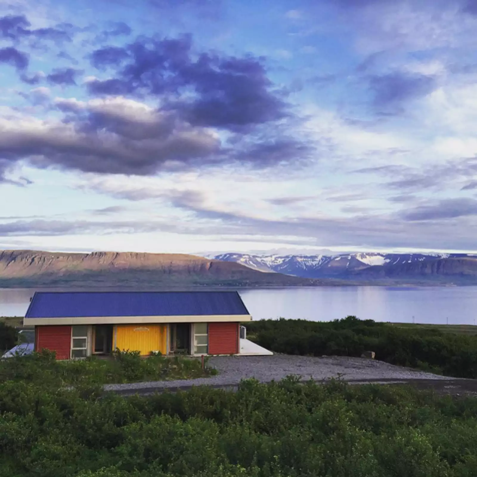 Como una postal, una vista panorámica que Instagram nos brinda de Islandia.