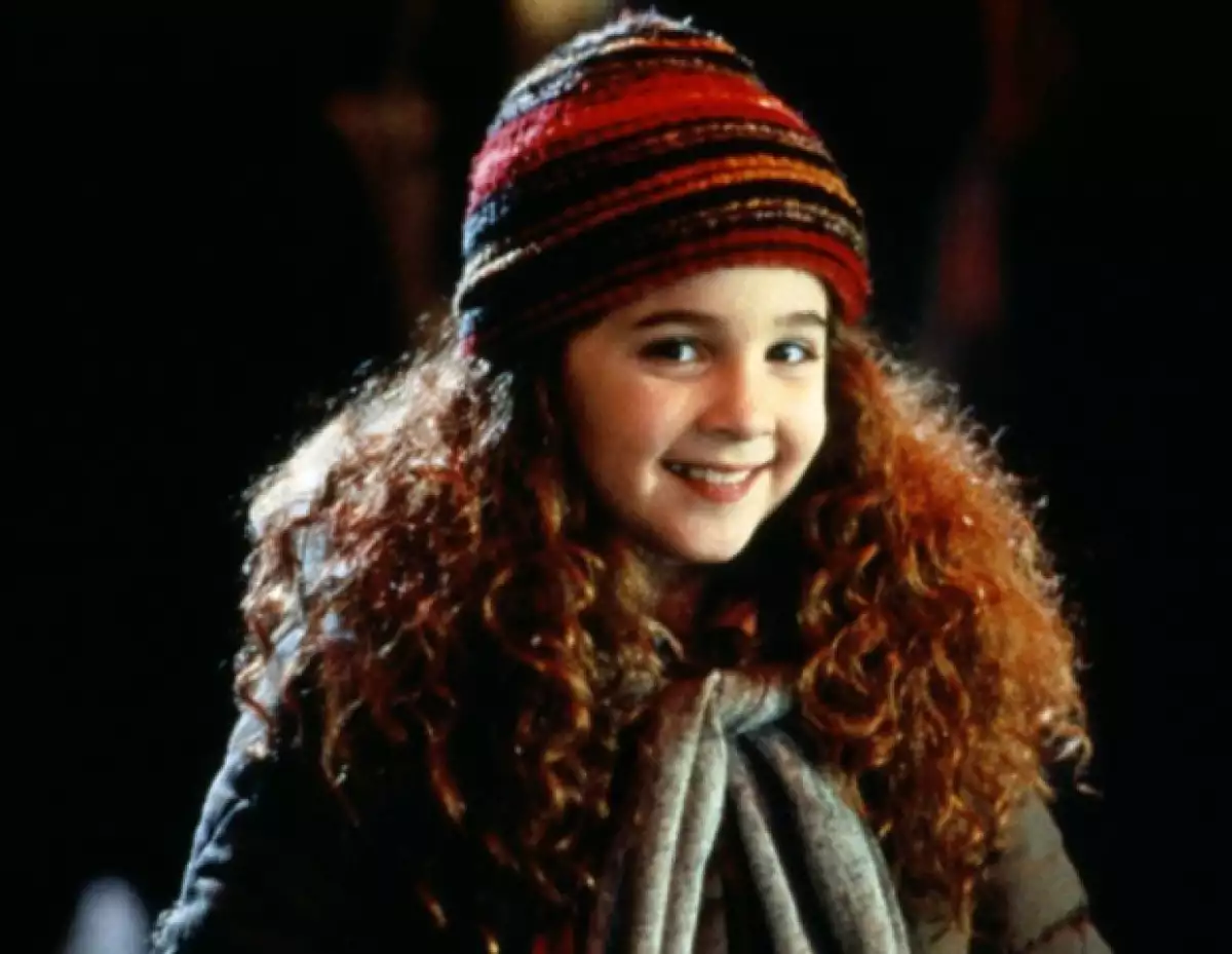 La actriz Alisan Porter contrajo nupcias el sábado pasado con su amigo de más de 13 años, Brian Auterieth.