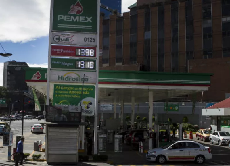 estaci�n gasolinera