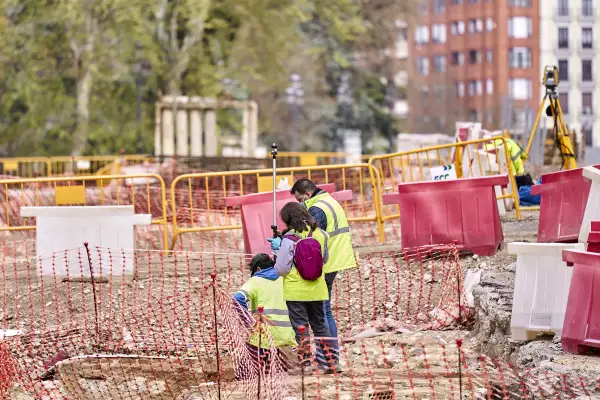 Workers Back To Construction
