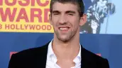 La Federación Estadounidense de Natación, USA Swimming, suspendió tres meses a Michael Phelps de toda competencia oficial, a raíz de la divulgación de una foto en la que aparece fumando mariguana, por lo que el atleta dejó abierta la posibilidad de no par