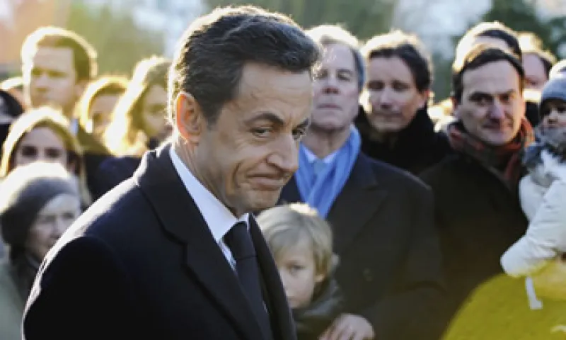 El presidente Sarkozy planea introducir el denominado IVA social para financiar el Estado del bienestar. (Foto: AP)