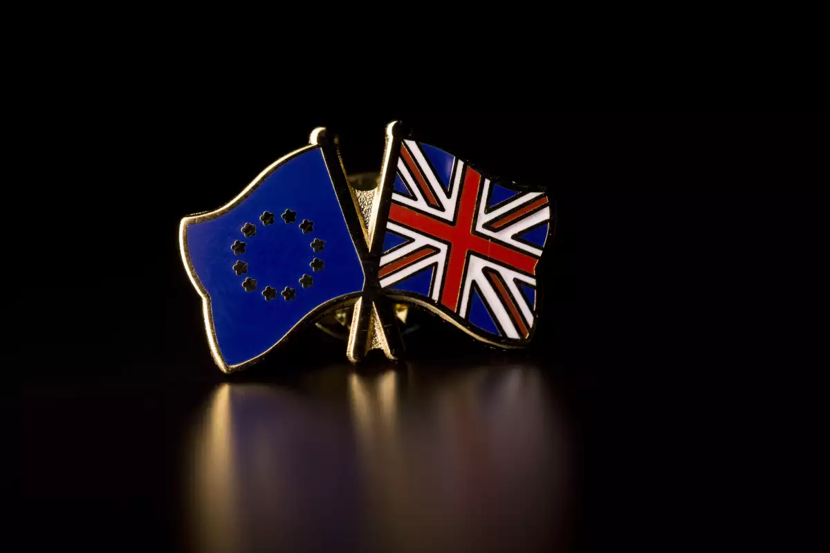 El referéndum tiene posturas encontradas, aunque la salida el 'Brexit' gana en los sondeos, según medios británicos.