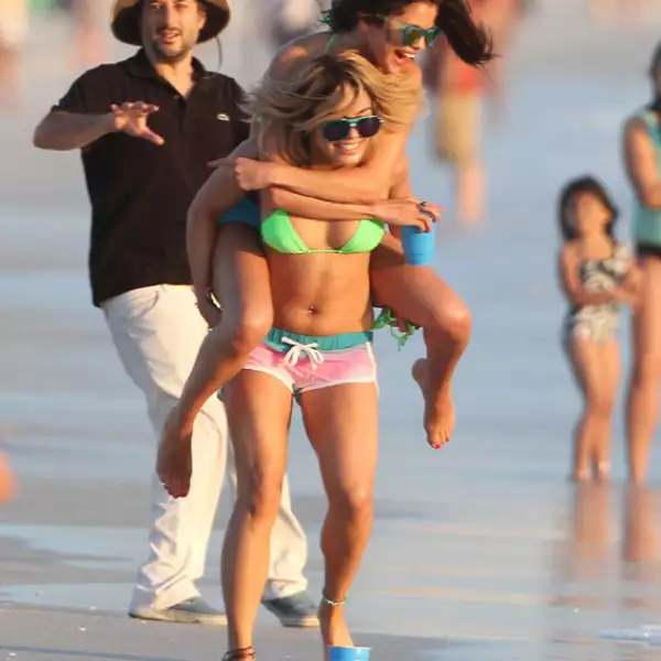 Vanessa Hudgens y Selena Gomez.