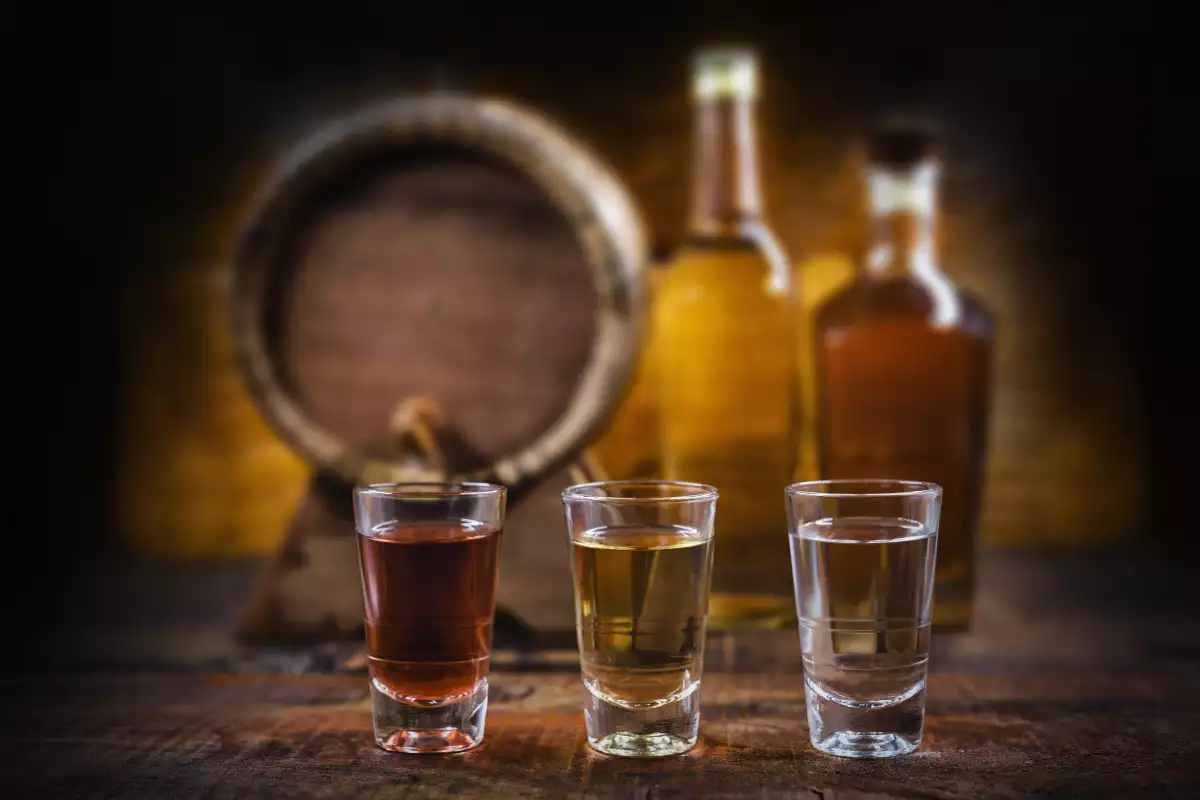 Legisladores y jugadores de la industria buscan la modernización en el pago del IEPS para bebidas alcohólicas. (iStock)