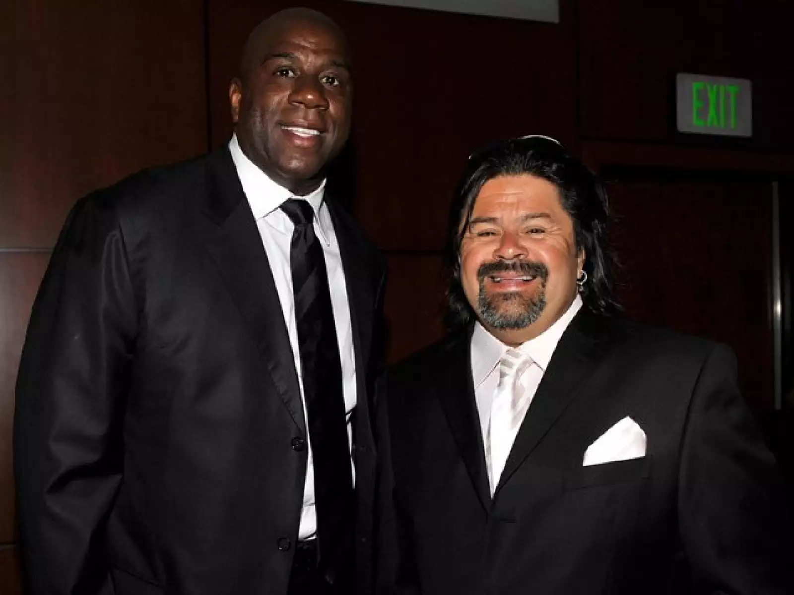 Tras bambalina, estuvieron Earvin Magic Johnson y Miko Brando.
