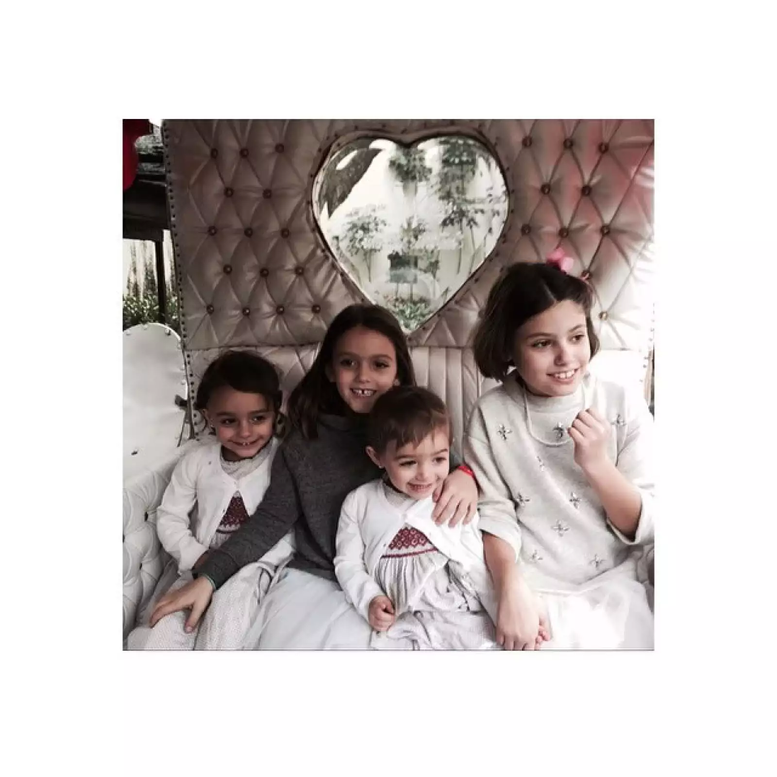 Festejando San Valentín con sus pequeñas.