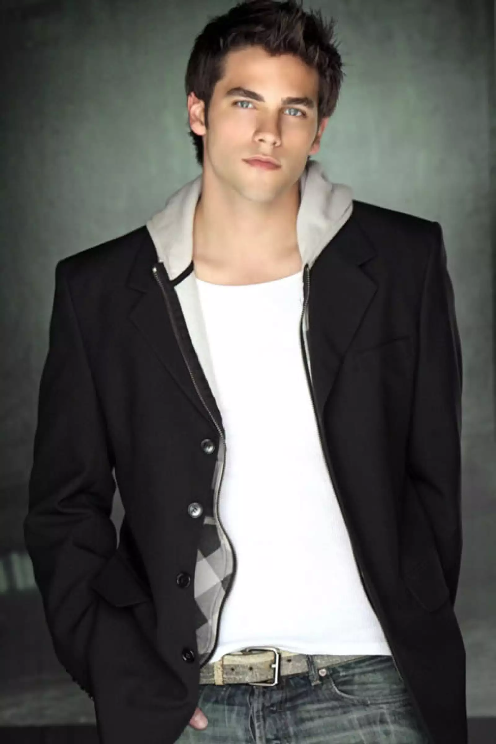 Brant Daugherty el chico malo de Pretty Little Liars sin duda nos encanta en su rol de Noah.