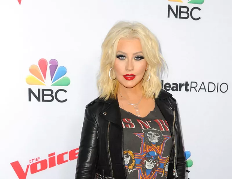 ¿Violencia o adicciones? Conoce los motivos por los cuales celebs como Christina Aguilera y Rihanna no tuvieron la mejor infancia.