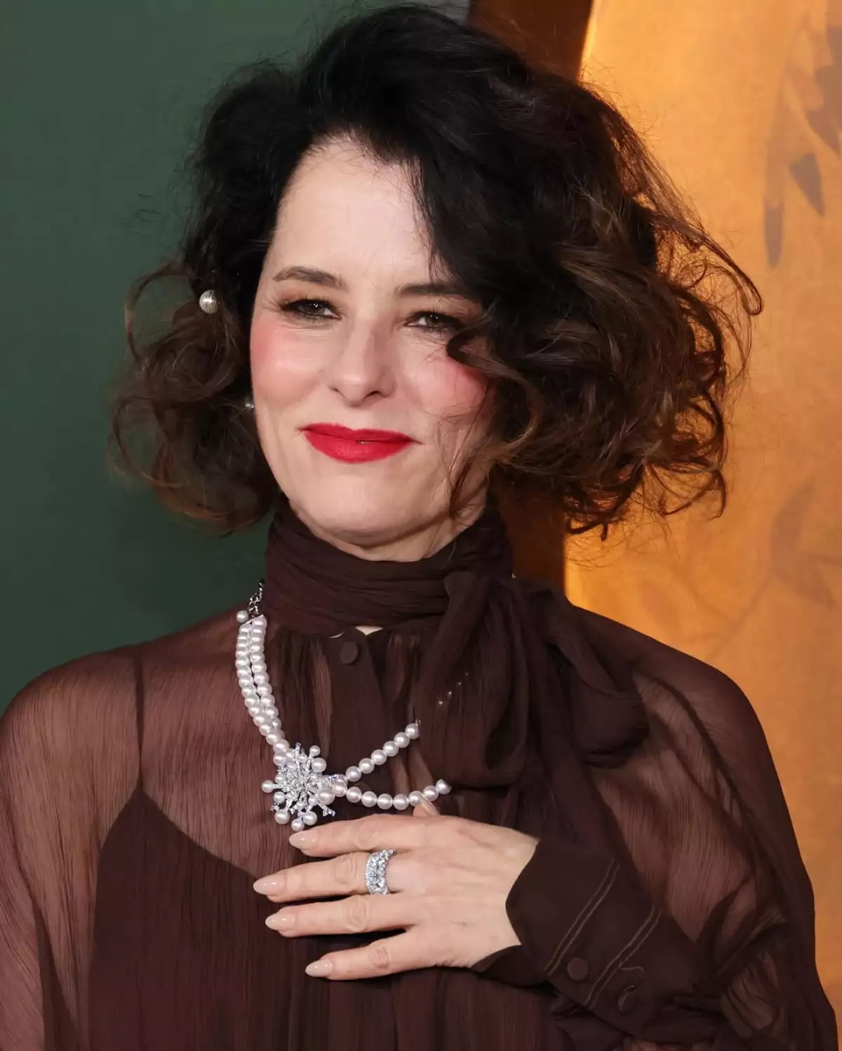 parker-posey-white-lotus.jpg