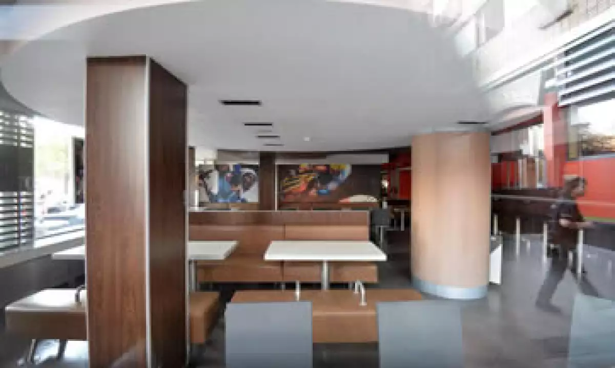 El restaurante en la plaza Puchkin es el primero que abrió en los últimos días de la Unión Soviética. (Foto: Reuters)