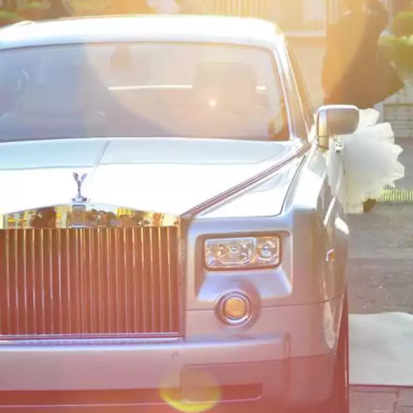 La novia llegando a la iglesia