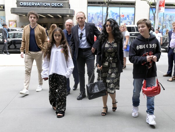 Valentina Paloma y su medio hermano Augustin