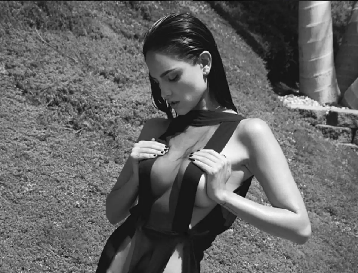 La guapa de 25 años es una de las mexicanas más hot que han logrado posicionarse en EU, pero además se ha adentrado al mundo de la moda, donde deja ver sus atributos de la forma más sexy.