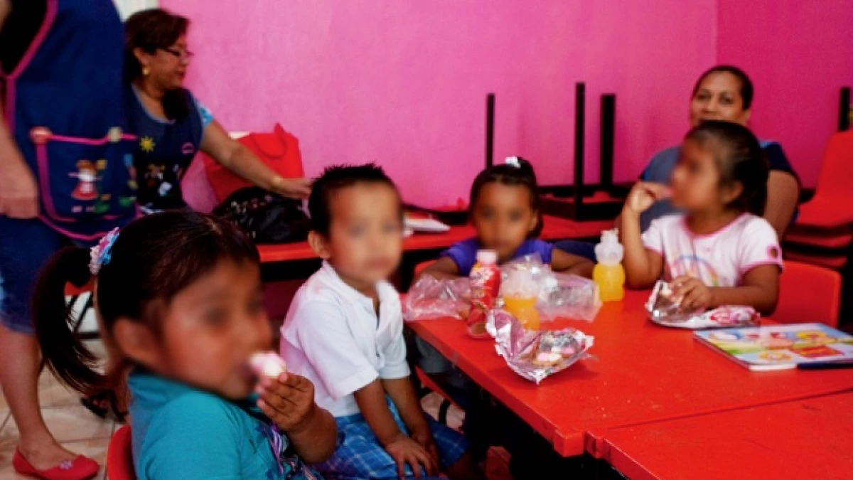 niños en un kinder