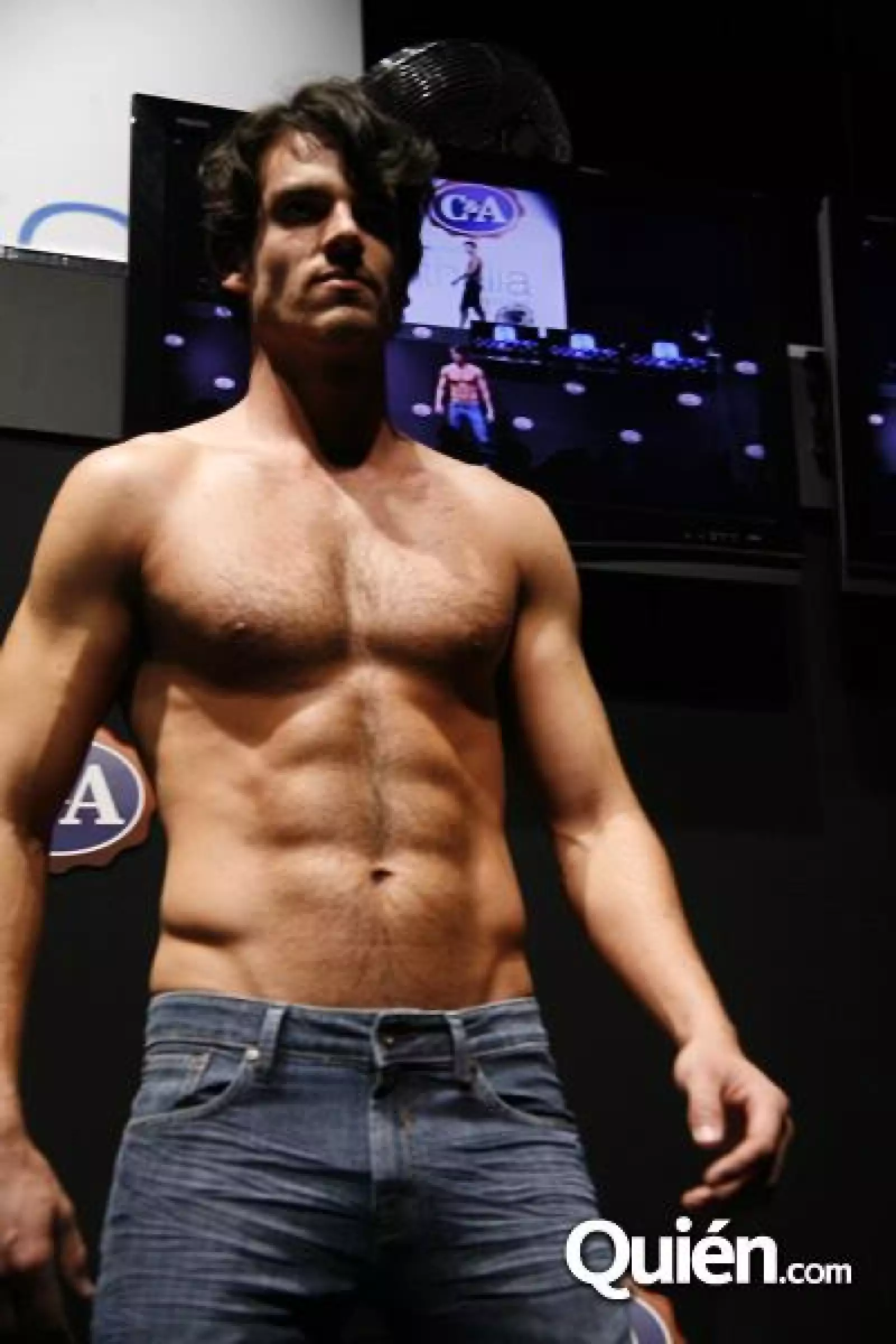 Presentación ropa estilo Thalia