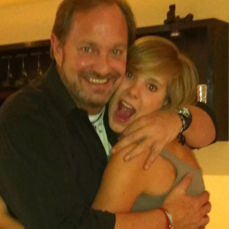 El padre de Marisa Moreno Bernat confesó en un programa de televisión que su hija todavía se encuentra recuperándose de la agresión física que le hizo su marido en septiembre del año pasado.