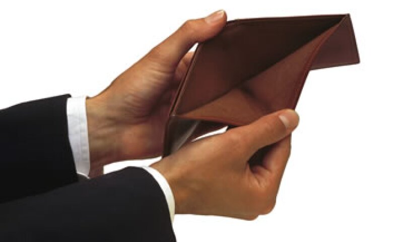 Los expertos recomiendan ubicarse en empresas que dan otras formas de compensación, como pago de gasolina o programas de estudio. (Foto: Thinkstock)