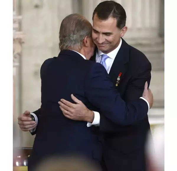 El rey y su heredero protagonizaron un conmovedor momento.