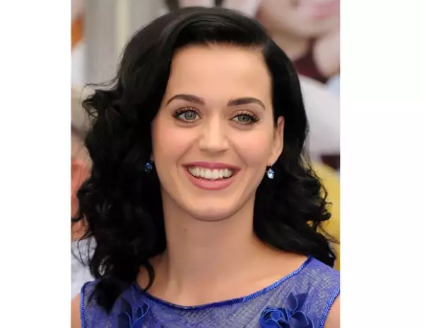 Katy Perry aseguró que le mandó un mensaje a Kristen para aclararle los rumores sobre un posible romance con Robert.