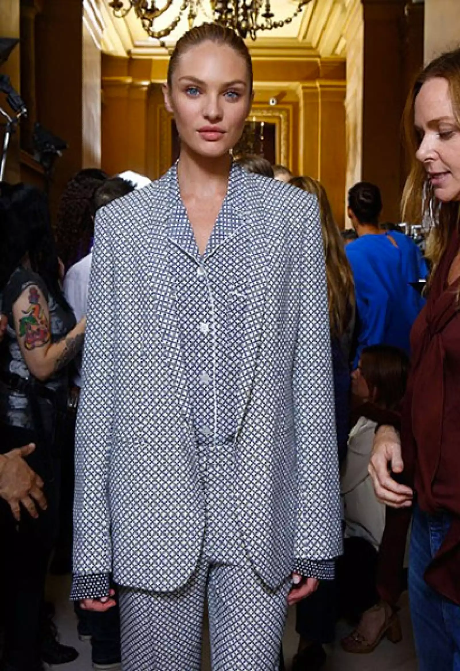 Pijamas: Stella McCartney apuesta por un look relajado con prendas holgadas con microestampados.