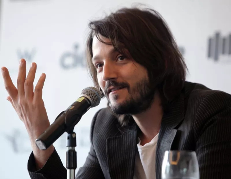 El actor norteamericano protagonizará la nueva obra producida de Mueca Presenta, dando vida a un asesino serial.