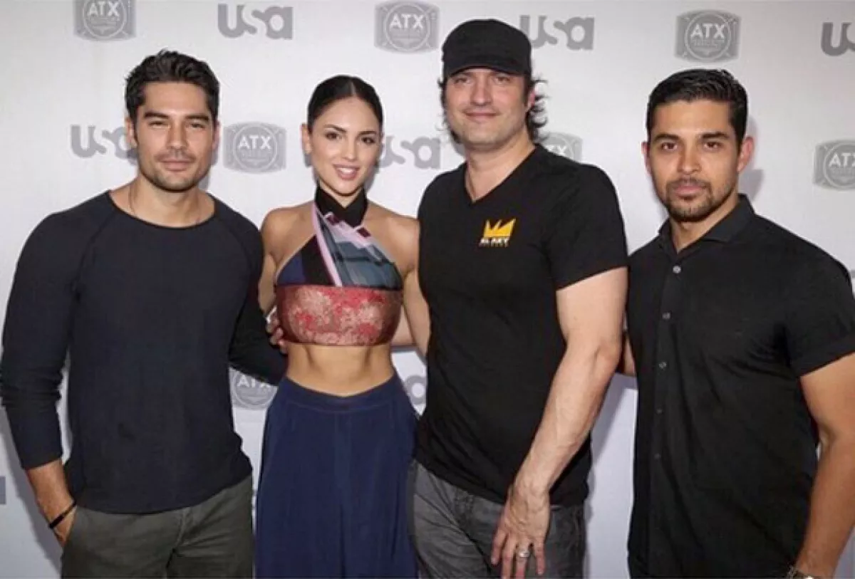 Eiza y su novio DJ Cotrona también son compañeros de serie.