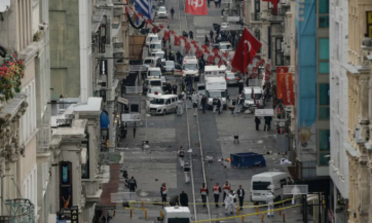Varias ambulancias fueron enviadas a la zona del ataque. (Foto: Getty Images)