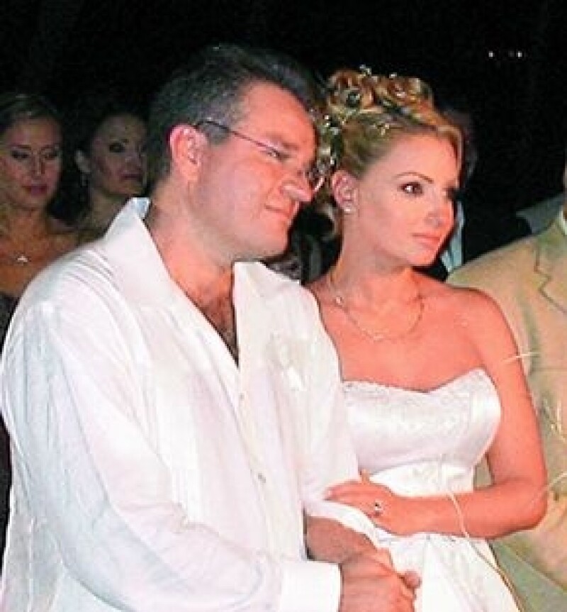 Su boda del 11 de diciembre de 2004 no tiene validez, según la Arquidiócesis Primada de México.