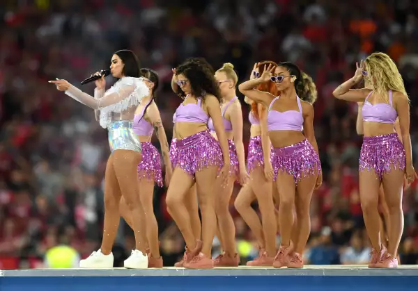 Así elevó Dua Lipa la temperatura del estadio con su espectáculo