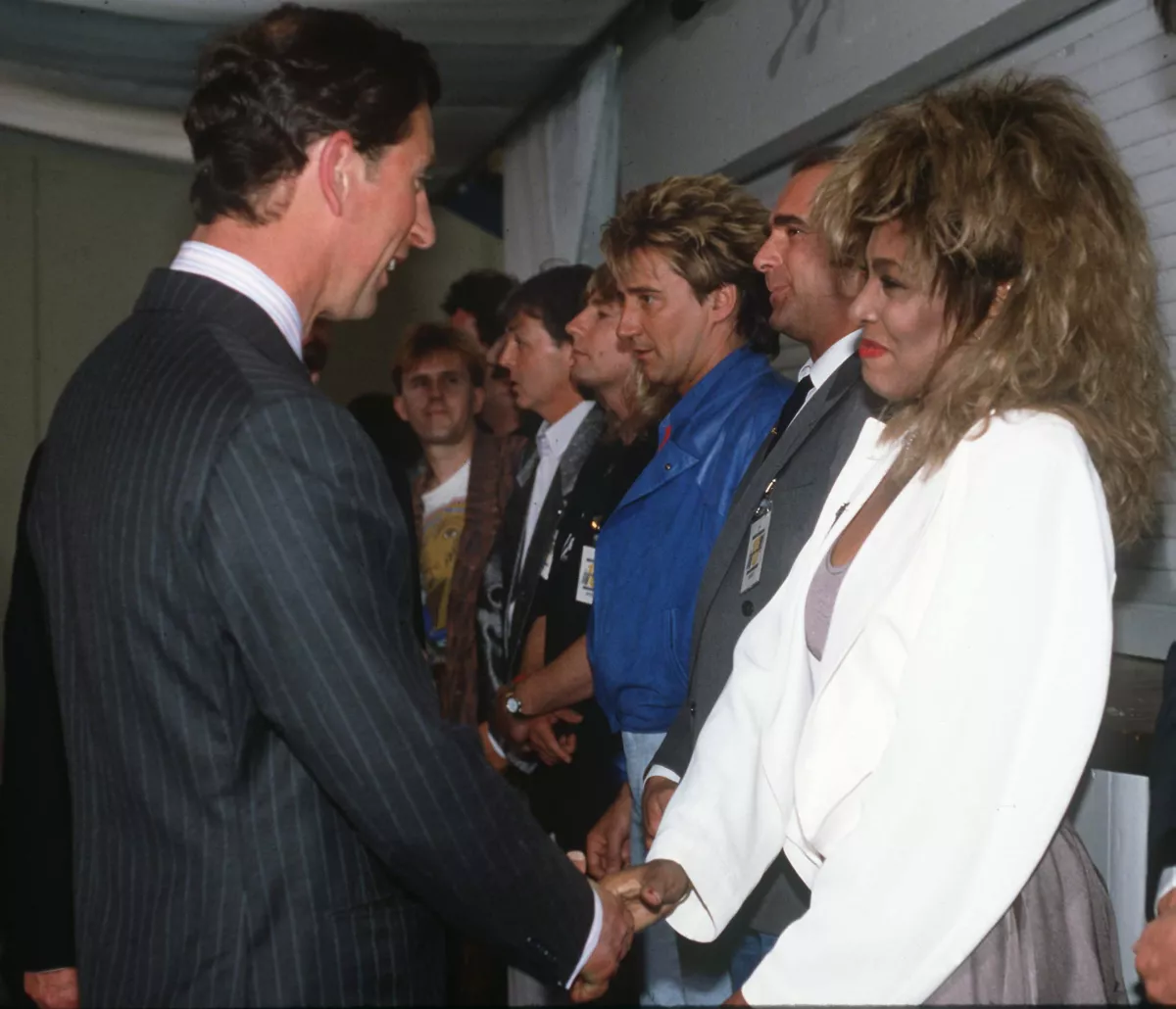 El entonces príncipe Carlos y Tina Turner