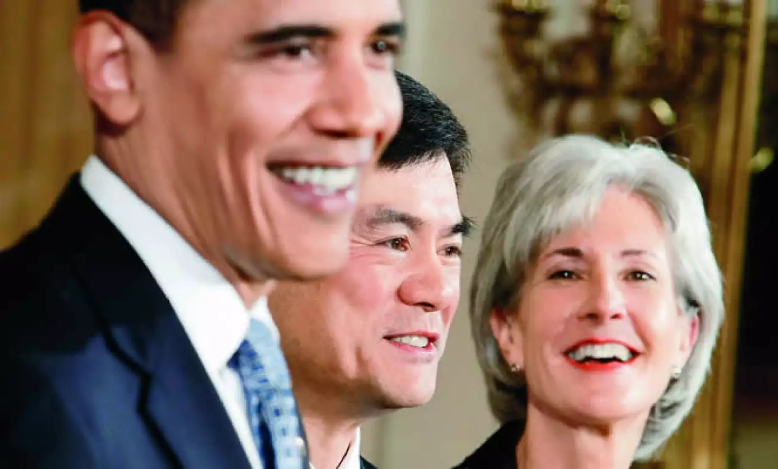 Kathleen Sebelius tiene en común con Obama el interés en la defensa del medio ambiente. Ocupa la Secretaría de Salud.