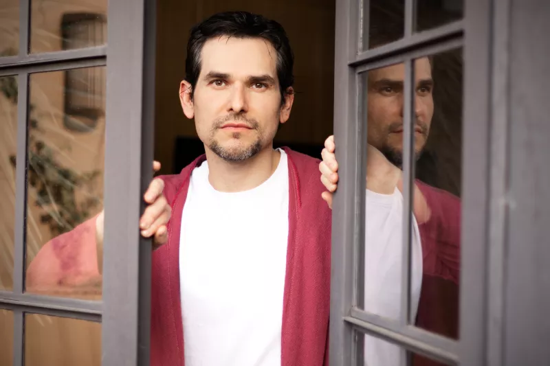 Retrato del actor Alan Estrada. 