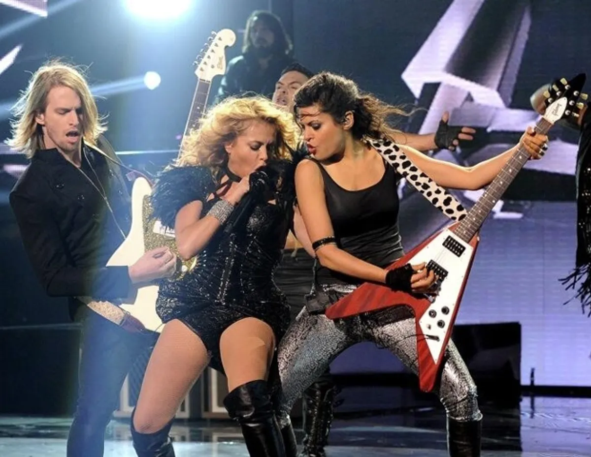 Paulina contagió de energía a los asistentes al foro de "X-Factor".